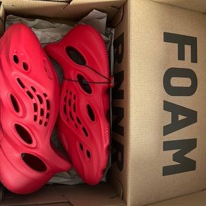 Adidas Foam runners size 4 in men comfy summer